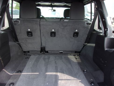 Used 2022 Jeep Wrangler Unlimited Sport AWD/4WD image 6