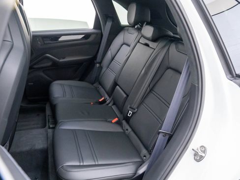 Used 2026 Porsche Cayenne GTS AWD/4WD image 17