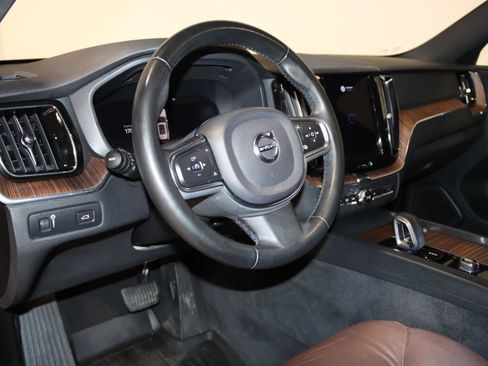 Used 2022 Volvo XC60 B5 Momentum w/ Advanced Package AWD/4WD image 36