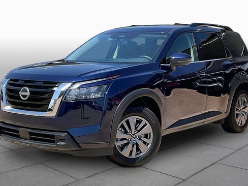 Used 2025 Nissan Pathfinder SV FWD image 3