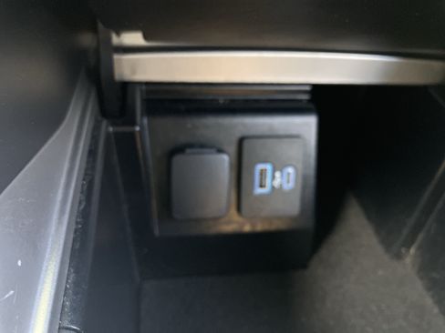 Used 2021 Ford Explorer XLT AWD/4WD image 30