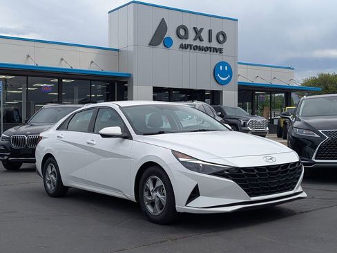 Used 2023 Hyundai Elantra SE FWD image 1