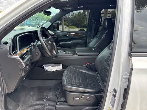 Certified 2023 Cadillac Escalade Sport Platinum w/ LPO, ONYX Package AWD/4WD image 5