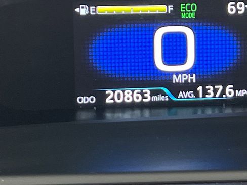 Used 2022 Toyota Prius Prime XLE image 18