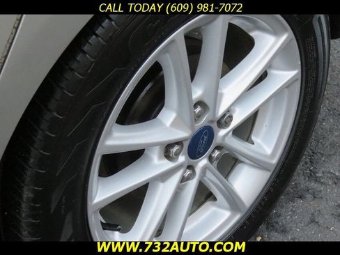Used 2015 Ford Focus SE image 19