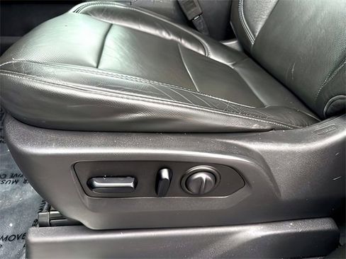 Used 2020 Chevrolet Silverado 2500 LTZ w/ LTZ Convenience Package image 19