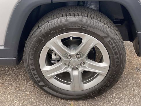 Used 2023 Jeep Compass Latitude AWD/4WD image 16
