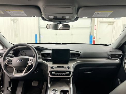Used 2023 Ford Explorer XLT w/ Equipment Group 202A image 10