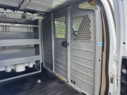 Used 2015 Chevrolet Express 2500 image 15