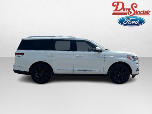 Used 2022 Lincoln Navigator Reserve AWD/4WD image 5