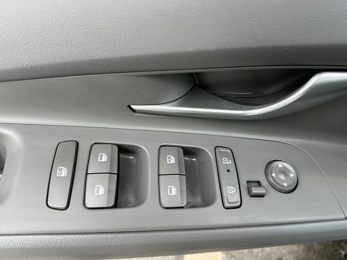 Used 2025 Hyundai Elantra SEL image 12