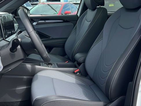 New 2026 Volkswagen Tiguan SE R-Line AWD/4WD image 17