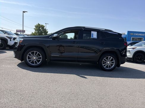 Used 2022 GMC Terrain SLT w/ Infotainment Package II AWD/4WD image 10