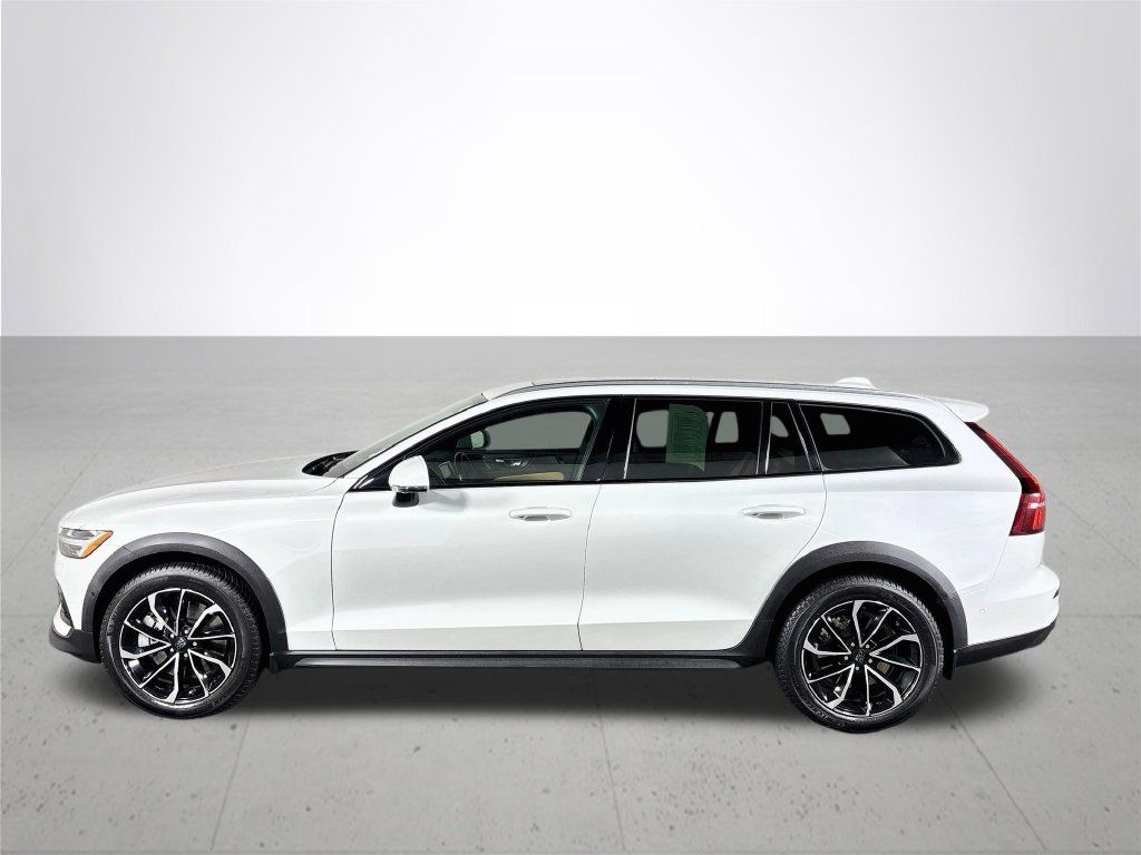 Used 2020 Volvo V60 T5 Cross Country AWD/4WD image 9