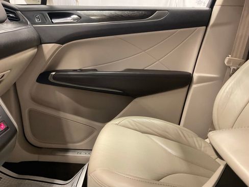 Used 2017 Lincoln MKC Reserve FWD image 23