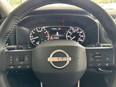 Used 2025 Nissan Rogue SV image 30