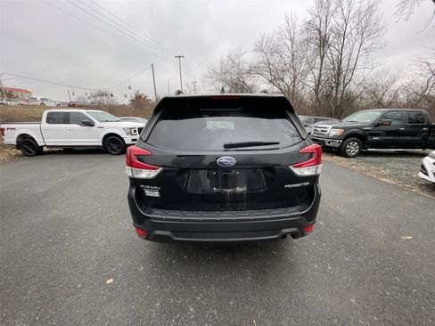 Used 2023 Subaru Forester Premium image 30