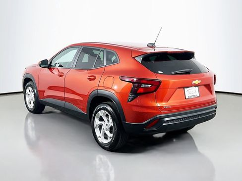 Used 2024 Chevrolet Trax LS w/ LS Convenience Package FWD image 7