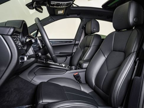 Certified 2026 Porsche Macan Turbo AWD/4WD image 5