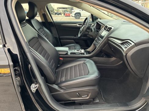 Used 2017 Ford Fusion SE w/ Equipment Group 201A image 14