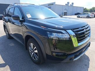 Used 2024 Nissan Pathfinder SL FWD video 1