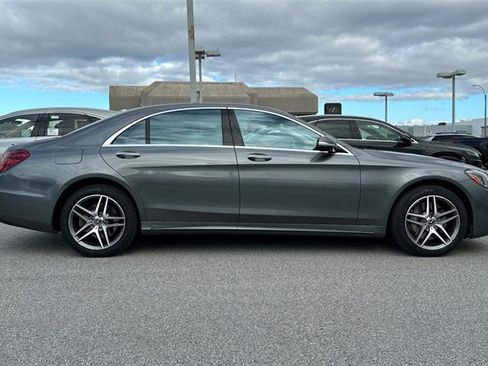 Used 2018 Mercedes-Benz S 560 Sedan image 3