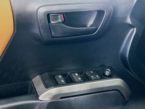 Used 2019 Toyota Tacoma SR5 image 15