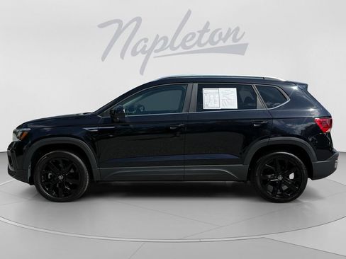 Used 2023 Volkswagen Taos SE w/ Black Wheel Package FWD image 2