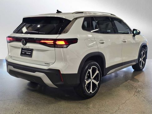 New 2026 Volkswagen Tiguan SE image 3