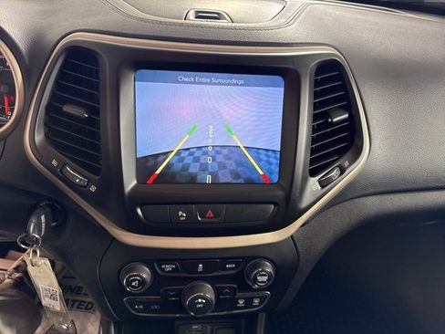 Used 2018 Jeep Cherokee Latitude image 34