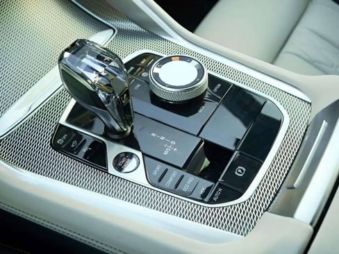 Used 2022 BMW X6 xDrive40i w/ Executive Package image 54