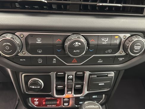 Used 2026 Jeep Gladiator Rubicon AWD/4WD image 24
