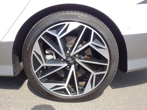 Used 2023 Hyundai Ioniq 6 Limited image 26