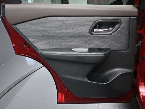 Used 2021 Nissan Rogue SV FWD image 22