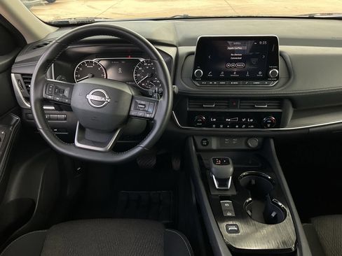 Used 2025 Nissan Rogue SV FWD image 10