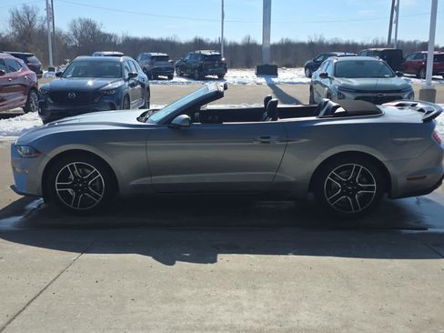 Used 2022 Ford Mustang Premium RWD image 5