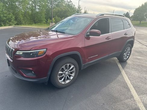 Used 2020 Jeep Cherokee Latitude Plus w/ Comfort/Convenience Group AWD/4WD image 3