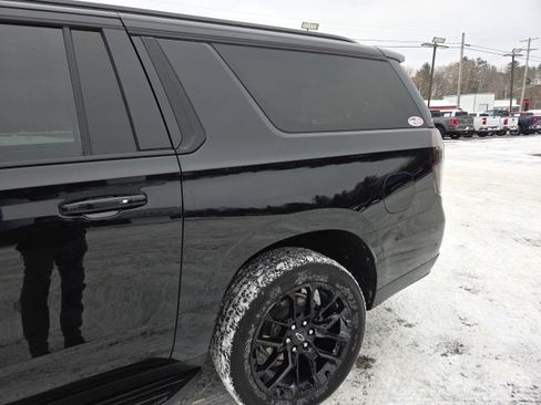 Used 2025 Chevrolet Suburban RST image 39