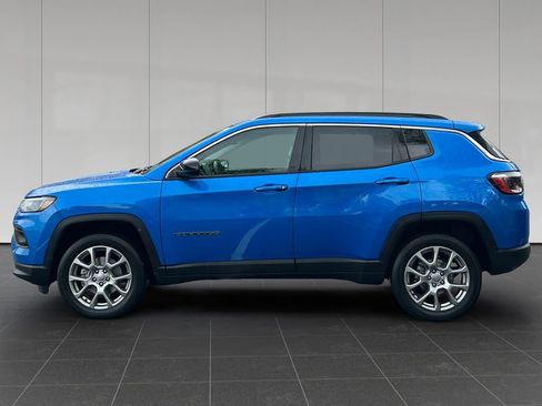 Used 2022 Jeep Compass Latitude AWD/4WD image 2