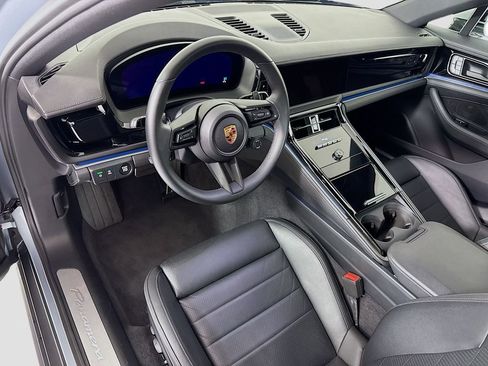 Used 2025 Porsche Panamera RWD image 9