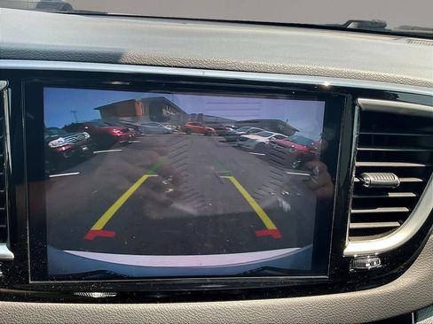 Used 2025 Chrysler Pacifica Select FWD image 14