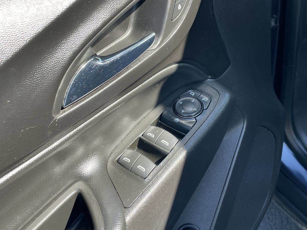 Used 2018 Chevrolet Equinox LT FWD image 20