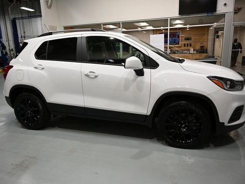 Used 2022 Chevrolet Trax LT w/ Driver Confidence Package image 4