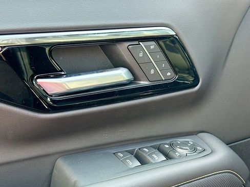 New 2025 Chevrolet Suburban Premier w/ Sun And Tow Package image 21