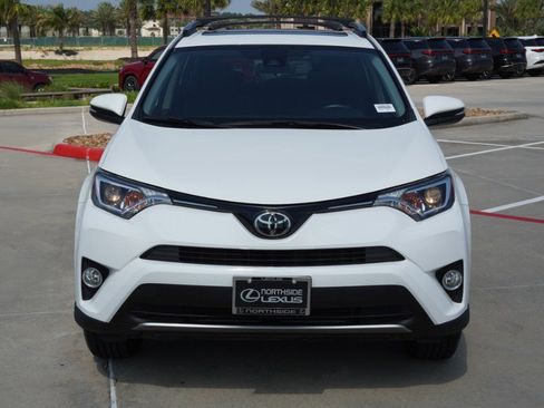 Used 2017 Toyota RAV4 XLE FWD image 2