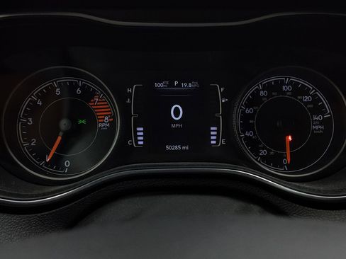 Used 2019 Jeep Cherokee Latitude Plus image 14