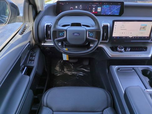 New 2025 Ford Expedition Max Platinum w/ Driver's Package image 16