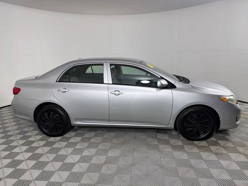 Used 2010 Toyota Corolla LE image 4