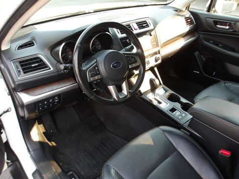 Used 2017 Subaru Outback 2.5i Limited AWD/4WD image 9