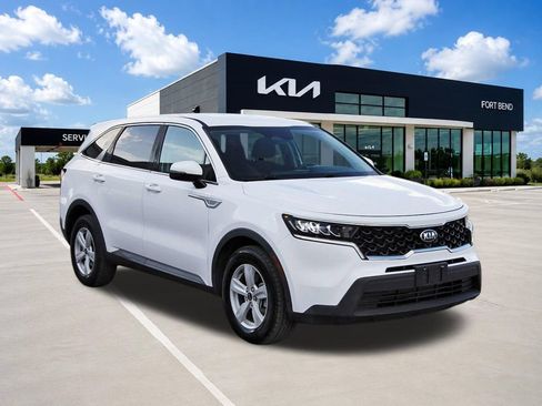 Used 2021 Kia Sorento LX FWD image 3